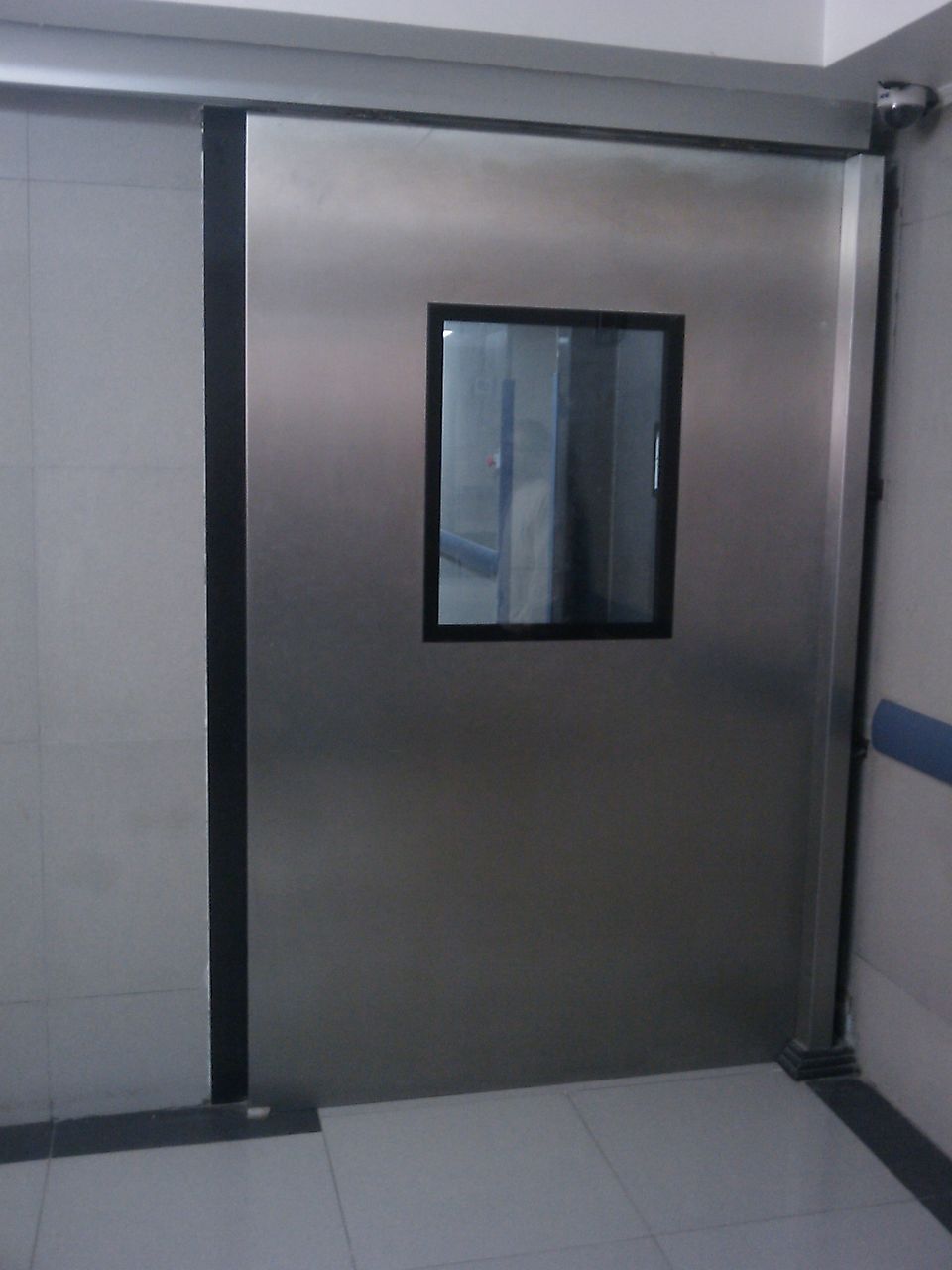 Airtight doors