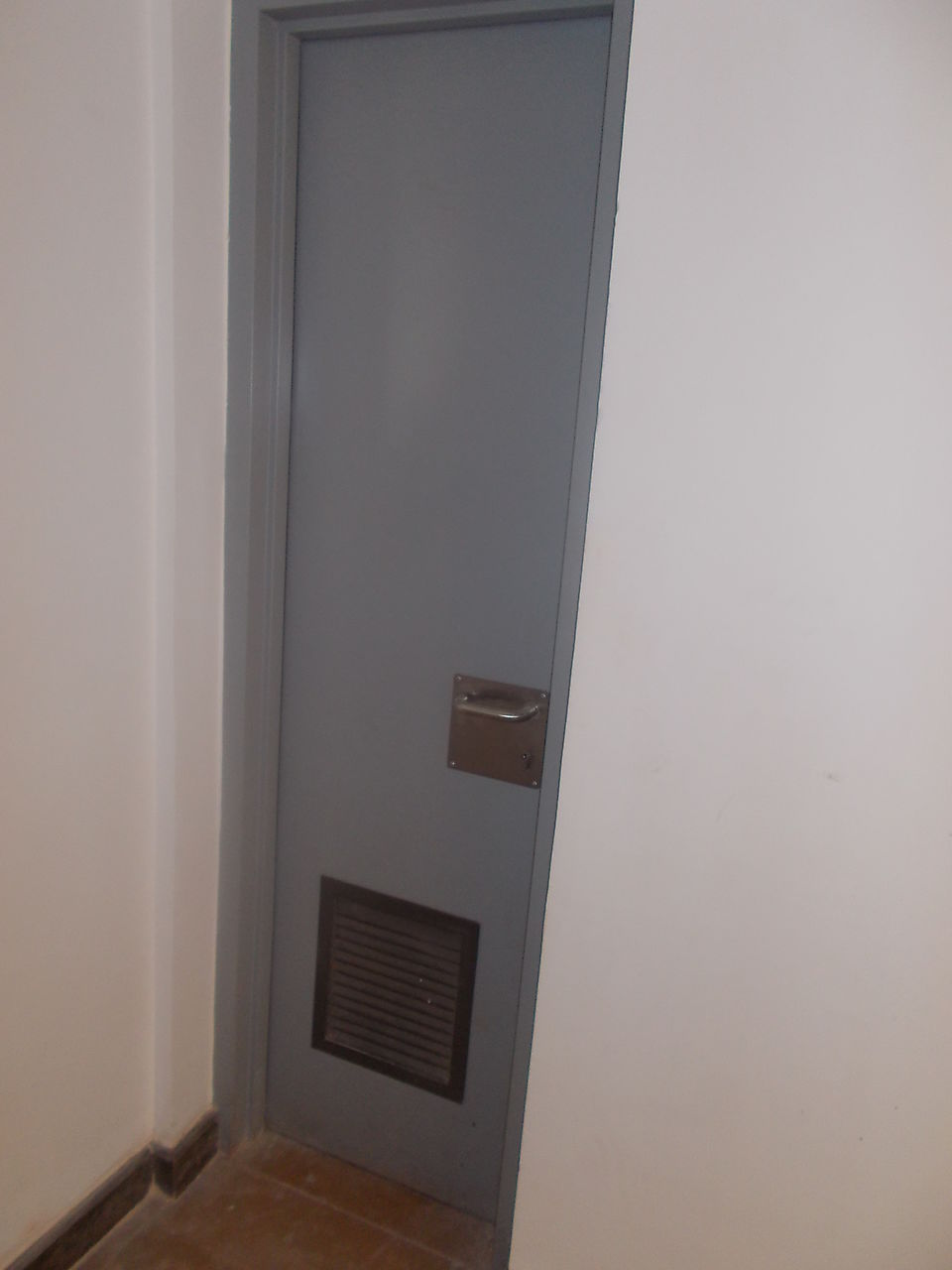 Airtight doors